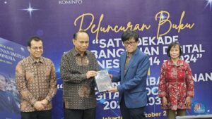 10-tahun-jokowi-transformasi-digital-ri-tercatat-di-2-buku-kominfo_970ff50.jpg