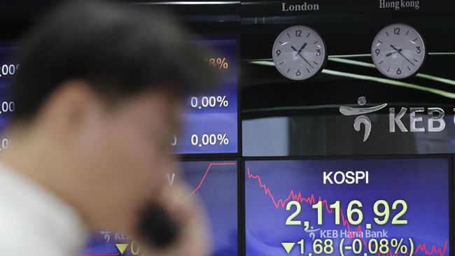 beda-arah-dengan-wall-street-bursa-saham-asia-dibuka-hijau_3009288.jpg