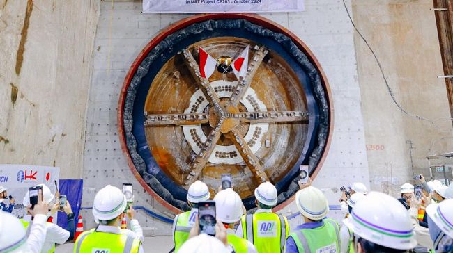 bor-raksasa-mrt-keruk-perut-bumi-jakarta-bikin-terowongan-kota-glodok_a238e8f.jpg