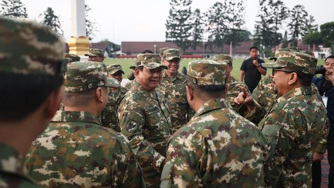 dipakai-menteri-prabowo-ini-alasan-baju-tentara-bermotif-loreng_a7e4870.jpg