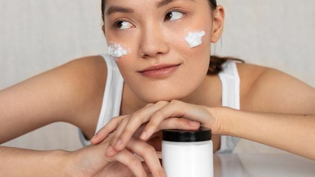 duh-ahli-temukan-mikroplastik-di-lipstik-hingga-sunscreen_f0630a5.jpg