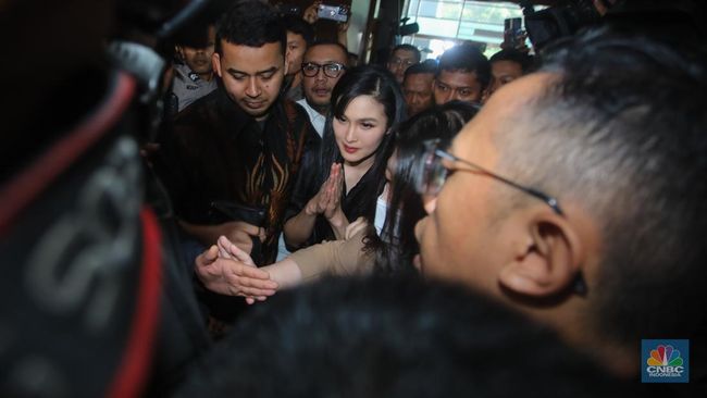 hakim-tanya-sandra-dewi-lebih-besar-penghasilan-dia-atau-harvey-moeis_deb94a1.jpg