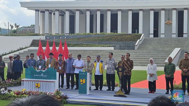 jokowi-titip-pesan-ke-prabowo-untuk-resmikan-istana-garuda-di-ikn_8603236.jpg