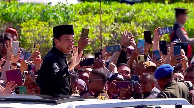 naik-maung-prabowo-antar-jokowi-ke-bandara-halim_0d43259.jpg