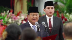 rupiah-tertekan-usai-prabowo-lantik-menteri-dolar-naik-ke-rp-15-490_3d459c7.jpg