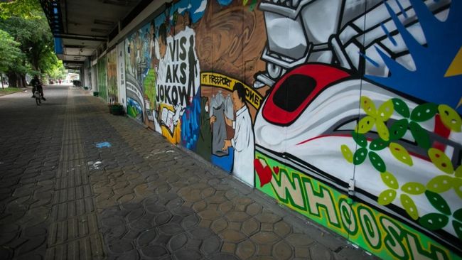 sambut-kepulangan-jokowi-jalan-di-solo-ini-bertabur-mural_b6f97bb.jpg