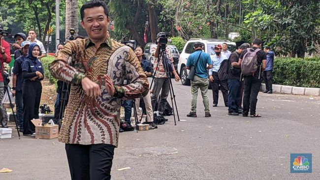 taufik-hidayat-pamer-smash-di-rumah-prabowo-dapat-jabatan-apa_5270b16.jpg