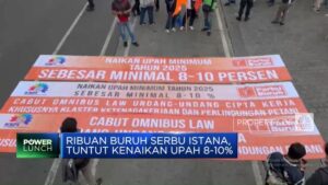 video-ribuan-buruh-serbu-istana-tuntut-kenaikan-upah-8-10_ca5fe5f.jpg