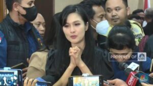 video-sambil-menahan-tangis-sandra-dewi-bilang-ini-usai-jadi-saksi_56bb5e9.jpg