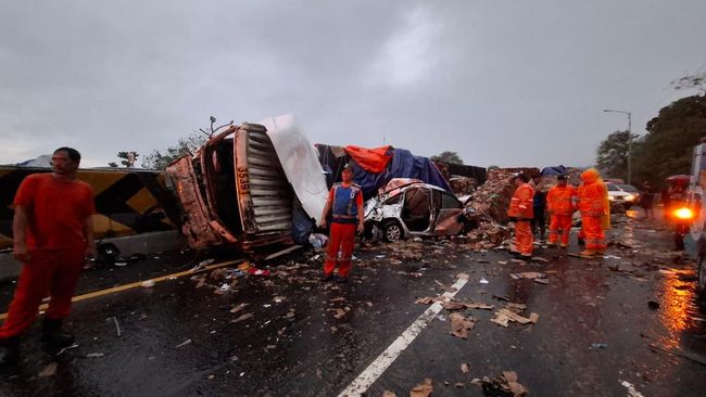 banyak-korban-ini-daftar-tabrakan-beruntun-tol-cipularang-km-91-92_f0dc592.jpg