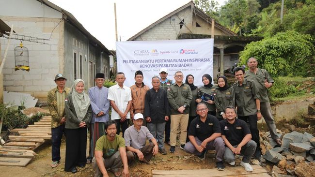 ct-arsa-foundation-bangun-rumah-inspirasi-di-gunung-leutik-bogor_3f4f428.jpg