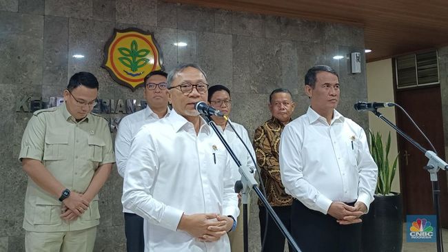 duet-zulhas-amran-beraksi-bikin-mudah-petani-tebus-pupuk-subsidi_7aa5e0b.jpg