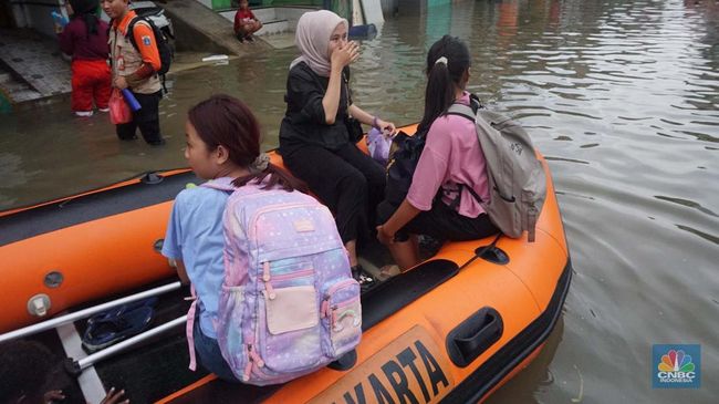 hujan-lebat-guyur-jakarta-bmkg-waspada-banjir-dan-longsor_2bc27b2.jpg