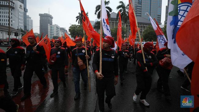 jangan-lewat-sini-ribuan-buruh-demo-besar-besaran-lagi-di-jakarta_2b6b7b9.jpg