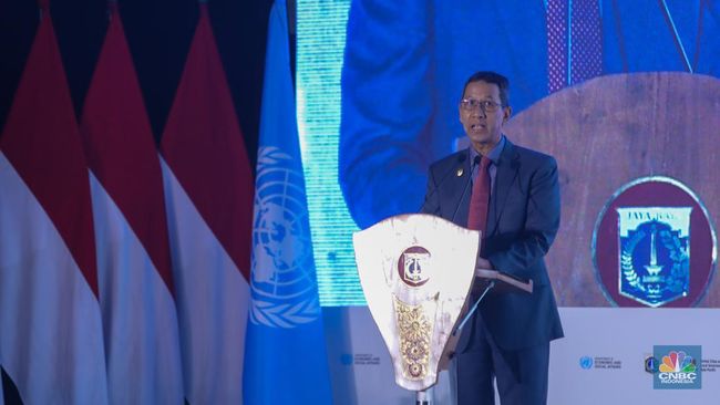 jokowi-berhentikan-heru-budi-hartono-sebagai-pj-gubernur-dki-jakarta_f011495.jpg