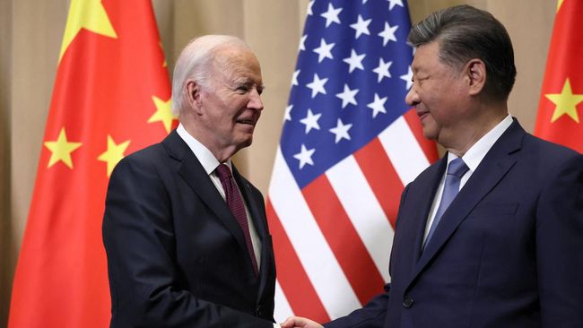 momen-langka-potret-mesra-joe-biden-xi-jinping-salaman-foto-bareng_00c0a6a.jpg