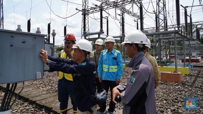 perkuat-sistem-kelistrikan-sumsel-pln-sukses-rampungkan-sutt-150-kv_380524f.jpg