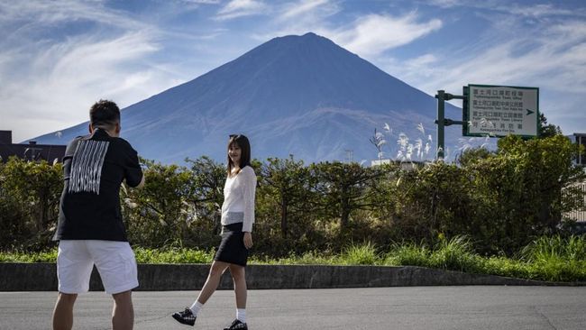 potret-fenomena-langka-gunung-fuji-botak-tanpa-salju_297e075.jpg