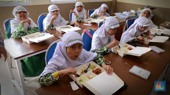 prabowo-mau-bangun-central-kitchen-untuk-makan-bergizi-gratis_51ca4ba.jpg