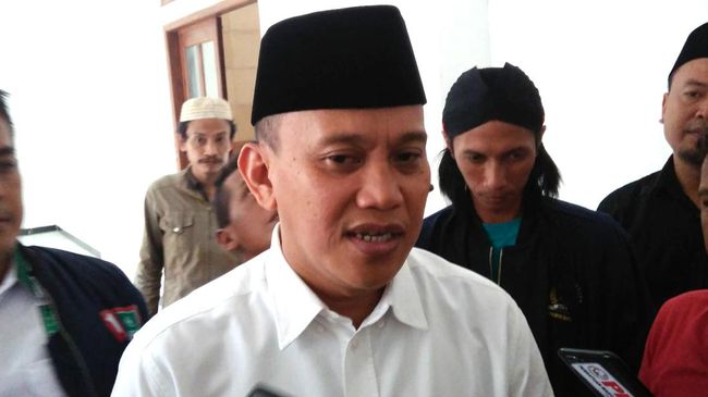 profil-abdul-kadir-karding-menteri-perlindungan-pekerja-migran_22c5909.jpg