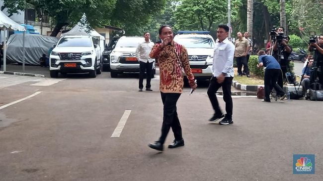 raja-juli-kasih-kode-usai-bertemu-prabowo-ungkap-dapat-arahan-ini_a7d1e42.jpg