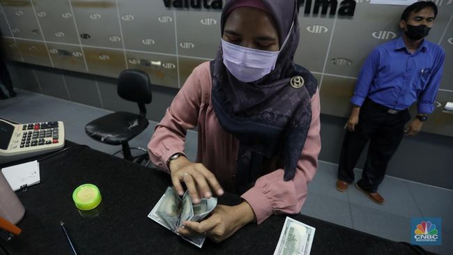 rupiah-anjlok-gegara-inflasi-as-naik-dolar-melesat-ke-rp15-850_116b8e9.jpg