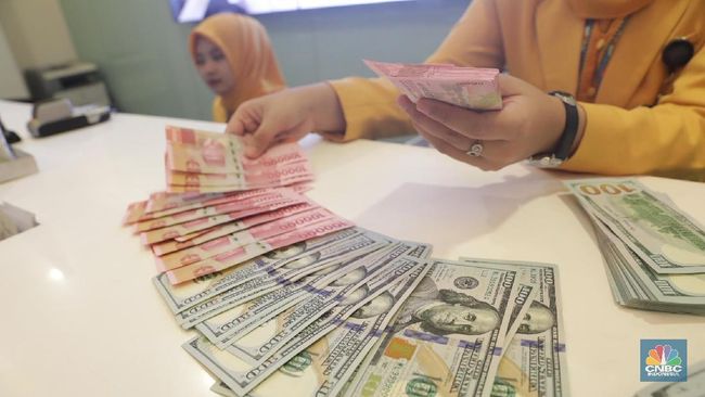 rupiah-kembali-tertekan-dolar-as-naik-ke-rp-15-505_3a54046.jpg