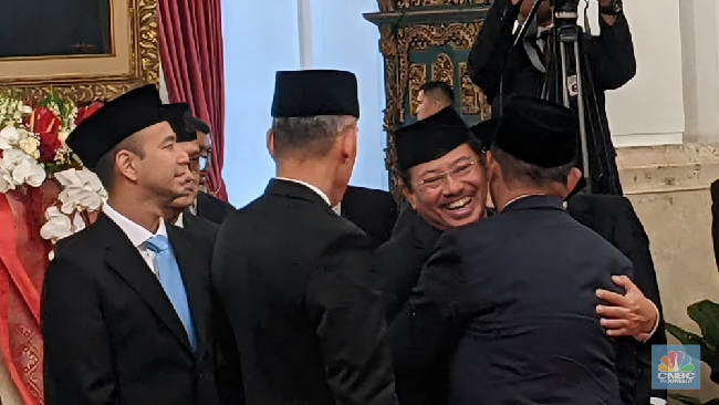 sah-prabowo-lantik-7-utusan-khusus-presiden-raffi-ahmad-zita-anjani_d529eb6.jpg