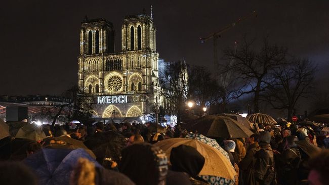 5-tahun-pasca-kebakaran-katedral-notre-dame-paris-kembali-dibuka_d0e5c10.jpg