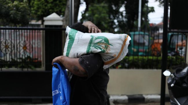 bantuan-beras-10-kg-mau-habis-kepala-badan-pangan-terbuka-bilang-gini_4680440.jpg