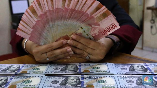 breaking-rupiah-anjlok-dolar-as-nyaris-tembus-rp16-000_12a17dd.jpg