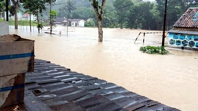 daftar-daerah-rawan-banjir-di-desember-2024_bc7b806.jpg