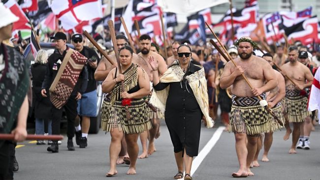 demo-besar-besaran-guncang-selandia-baru-suku-maori-serbu-parlemen_1d9d70c.jpg