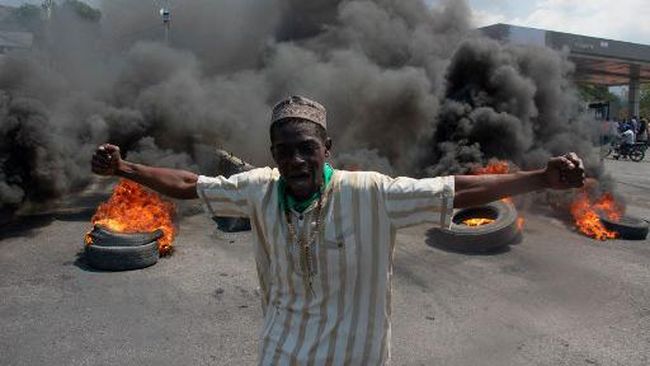 haiti-kacau-balau-polisi-tembak-28-orang-mayat-mayat-dibakar-warga_99de37e.jpg