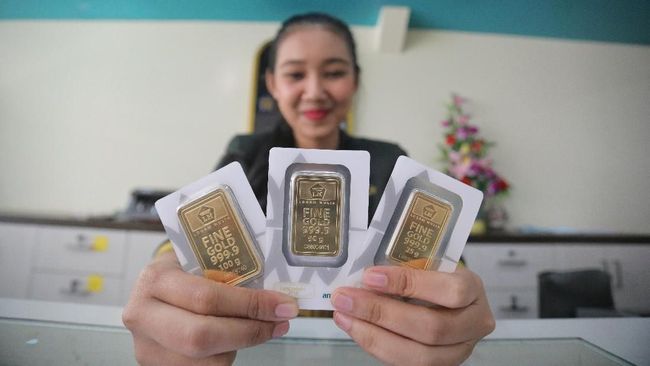 harga-emas-antam-stabil-rp1-533-000-gram-meski-harga-buyback-turun_c792091.jpg