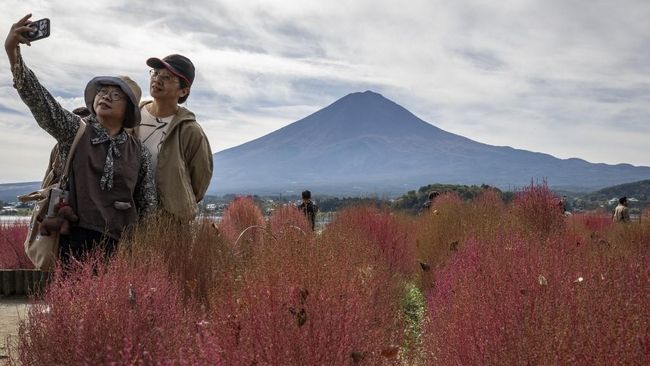 nilai-yen-anjlok-jumlah-turis-jepang-sentuh-rekor-tertinggi_729df46.jpg