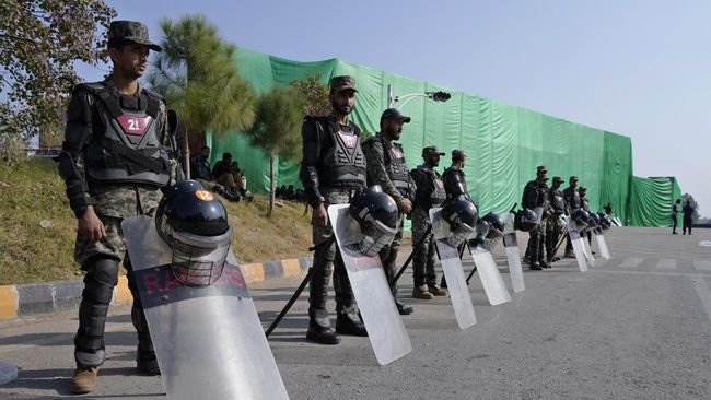 pakistan-mencekam-negara-lockdown-4-aparat-tewas-diamuk-demonstran_a1b0dc0.jpg