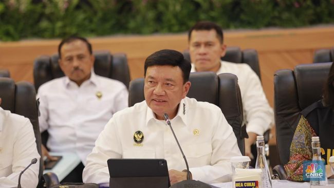 perintah-tegas-prabowo-aktor-judi-online-akan-disisir-sampai-tuntas_71d2249.jpg