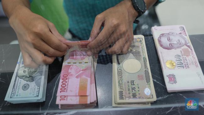 rupiah-melemah-usai-ri-rilis-data-penting-dolar-naik-ke-rp-15-920_0a28da5.jpg