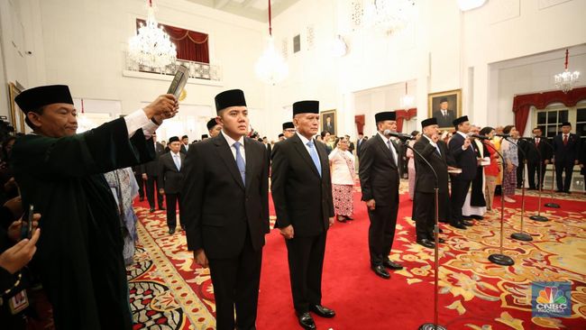 sah-detik-detik-prabowo-subianto-lantik-56-wakil-menteri_0353271.jpg