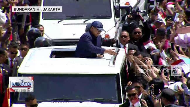 video-antusiasme-warga-sambut-prabowo-gibran-ke-istana_198d033.jpg