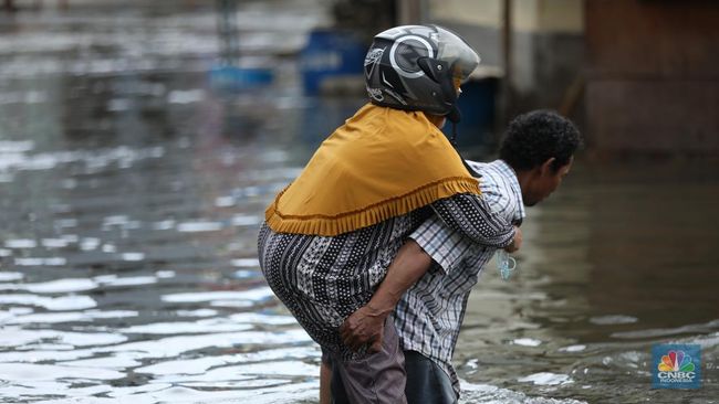 banjir-jakarta-hantam-54-rt-dan-23-ruas-jalan-ini-penyebabnya_44ec2bd.jpg