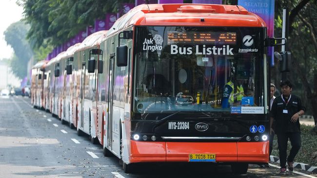 emiten-grup-bakrie-vktr-operasikan-20-bus-listrik-transjakarta_b8e9e11.jpg