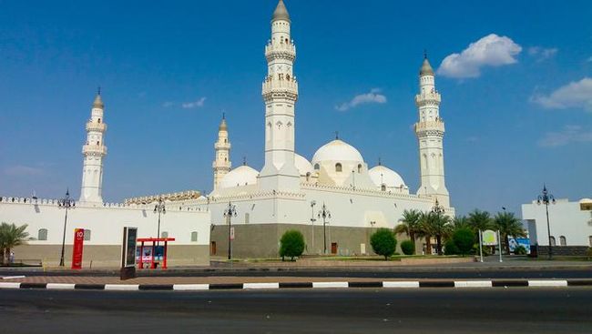 ini-masjid-di-dunia-pernah-punya-dua-arah-kiblat-tak-hanya-ke-makkah_ef1e335.jpg