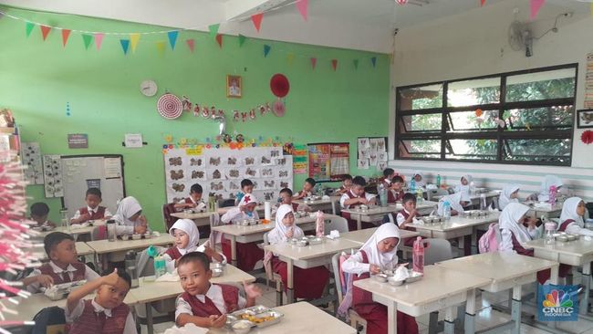 makan-bergizi-gratis-bakal-ada-30-menu-anak-sekolah-tak-akan-bosan_8aef0e3.jpg