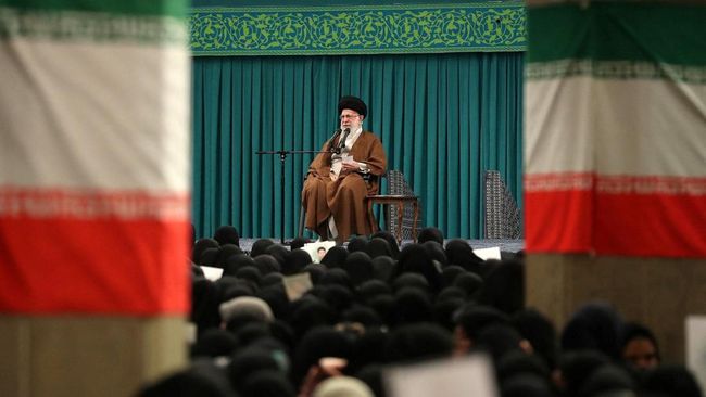 pemimpin-tertinggi-iran-ayatollah-khamenei-respons-serangan-israel_7621131.jpg