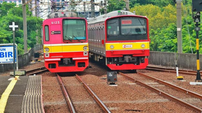 pengumuman-krl-jabodetabek-beroperasi-24-jam-khusus-hari-ini_989fa23.jpg