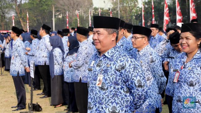 prabowo-naikkan-gaji-guru-hakim-pns-kementerian-pemda-gimana_49d9062.jpg