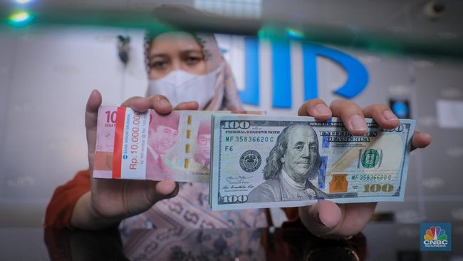 rupiah-kembali-tergelincir-dolar-dibuka-naik-ke-rp-16-000_5fcbafd.jpg