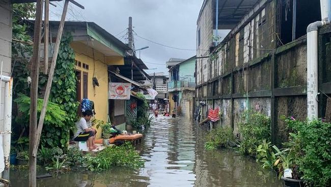 segera-hentikan-5-kegiatan-ini-jika-ada-petir-dan-hujan-badai_635423e.jpg